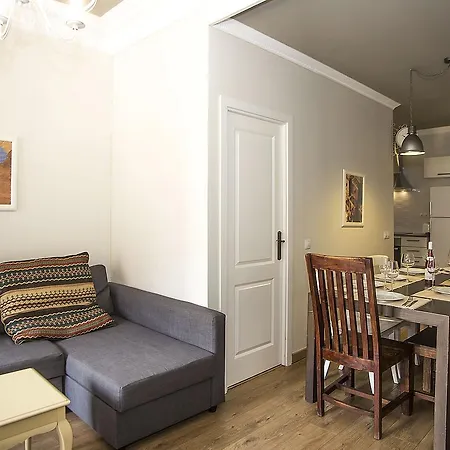 Mai & Maud Paralel Apartment