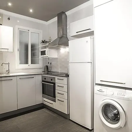 Mai & Maud Paralel Apartment Barcelona